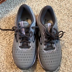 Brooks Ghost 13 running shoes. Size 8.5. Maybe wore them 3 times.